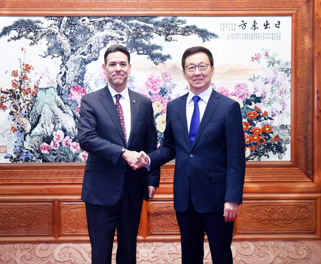 Makamu Rais wa China Han Zheng akikutana na Rob Wagner, Spika wa Baraza la Juu la Jimbo la Oregon la Marekani, mjini Beijing, mji mkuu wa China, Oktoba 21, 2025. (Xinhua/Liu Weibing)