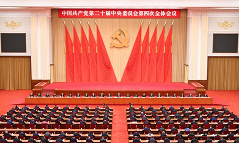 Ofisi ya Siasa ya Kamati Kuu ya Chama cha Kikomunisti cha China (CPC), ikiongoza mkutano wa nne wa wajumbe wote wa Kamati Kuu ya 20 ya CPC mjini Beijing. (Xinhua/Li Xiang)