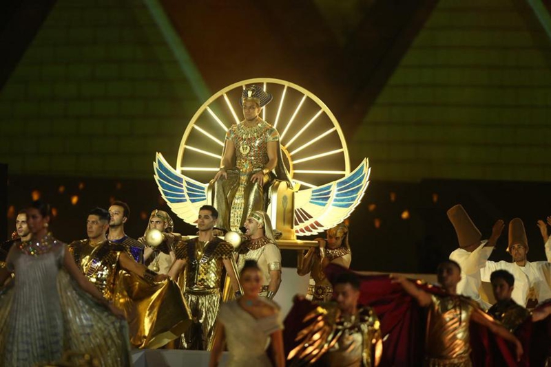 Wasanii wakifanya maonesho ya michezo ya sanaa kwenye sherehe ya kufunguliwa kwa Jumba Kuu la Makumbusho la Misri (GEM) huko Giza, Misri, Novemba 1, 2025. (Xinhua)