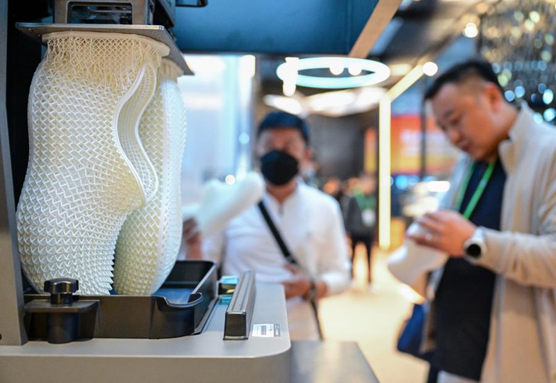 Teknolojia za hali ya juu zavutia watembeleaji kwenye Maonyesho ya 8 ya CIIE