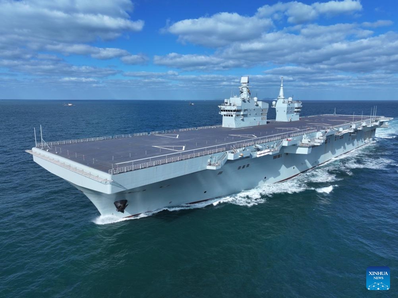 Manowari ya kwanza ya kivita ya amfibia ya Aina ya 076 ya China, Sichuan, ikiwa safarini Novemba 15, 2025. (Picha na Zhang Liang/Xinhua)