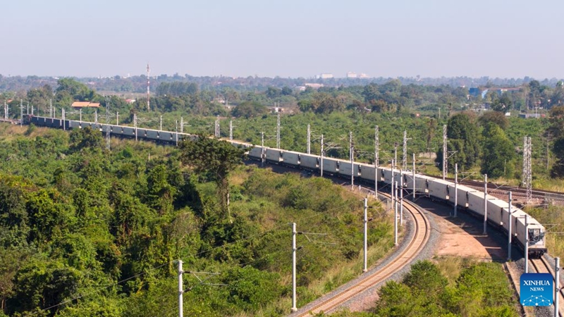 Treni ya kwanza ya Laos yafanya usafirishaji wa wanga wa muhogo kuelekea kuuzwa China