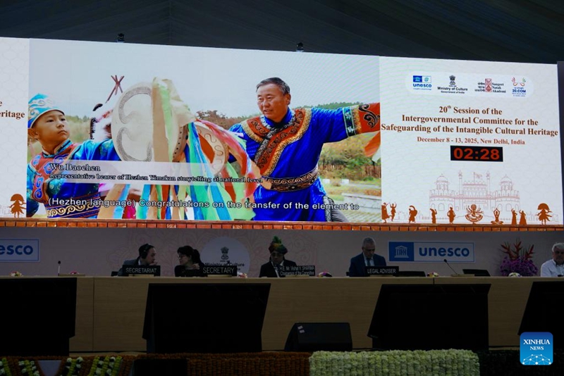 Video hii ikionyesha mafanyikio yaliyopatikana ya kuhifadhi “Uimbaji wa kusimulia wa Yimakan wa Kabila la Wahezhe la China” kwenye mkutano wa 20 wa kawaida wa Kamati ya Serikali ya Kuhifadhi Mali ya Urithi wa Utamaduni Usioshikika mjini New Delhi, India, Desemba 11, 2025. (Xinhua/Wu Yue)