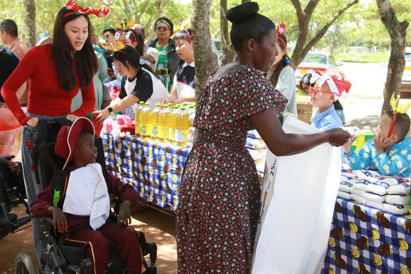 Jumuiya ya Wafanyabiashara Wachina yachangia mahitaji kwa watoto wenye ulemavu nchini Zimbabwe