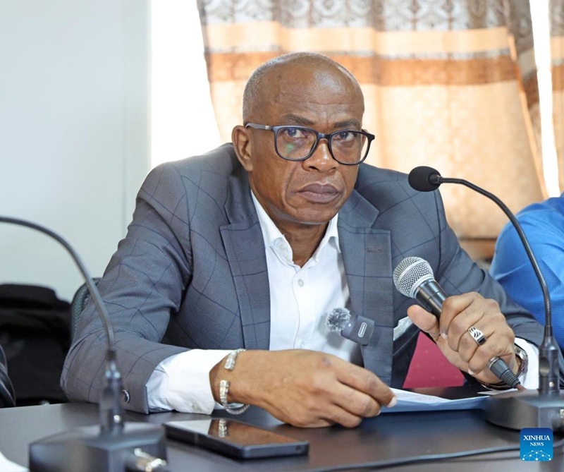 Waziri wa Afya na Ulinzi wa Jamii wa Comoro Ahamadi Sidi Nahouda akizungumza kwenye hafla ya kusherehekea kuwasili kwa Timu ya 17 ya Madaktari wa China nchini Comoro na kuondoka kwa timu ya 16 mjini Moroni, mji mkuu wa Comoro, Desemba 15, 2025. (Timu ya 17 ya Madaktari wa China nchini Comoro/kupitia Xinhua)