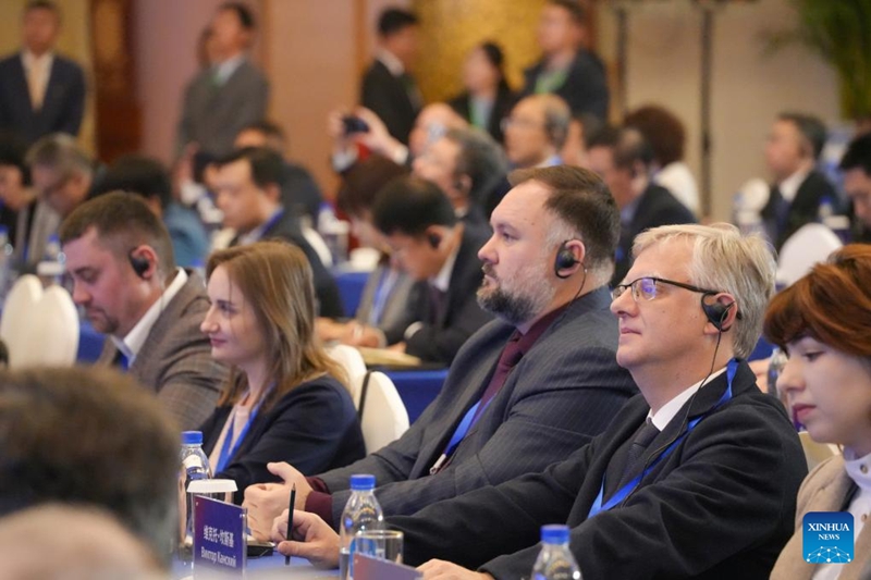 Wageni waalikwa wakihudhuria Mkutano wa 6 wa Baraza la Vyombo vya Habari la China na Russia uliofanyika Beijing, mji mkuu wa China, Desemba 16, 2025. (Xinhua/Zhou Tinglu)