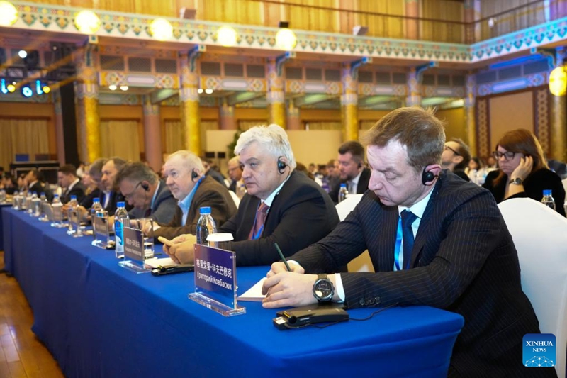 Wageni waalikwa wakihudhuria Mkutano wa 6 wa Baraza la Vyombo vya Habari la China na Russia uliofanyika Beijing, mji mkuu wa China, Desemba 16, 2025. (Xinhua/Zhou Tinglu)