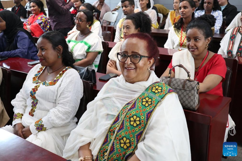 Wanagenzi wakihudhuria sherehe ya mahafali ya warsha ya Mpango wa Uwezeshaji wa Ujasiriamali wa Wanawake Duniani (GFEEP) mjini Addis Ababa, Ethiopia, Desemba 20, 2025. (Xinhua/Liu Fangqiang)