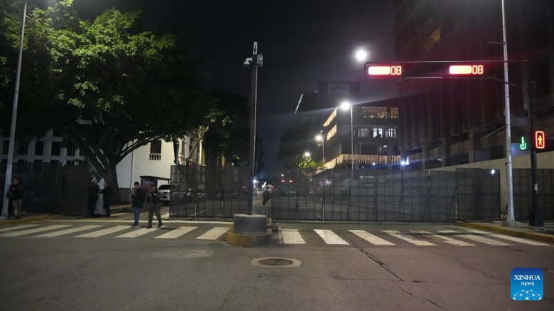 Picha hii iliyopigwa Januari 3, 2026 ikionyesha eneo karibu na Ikulu ya rais mjini Caracas, Venezuela. (Xinhua)