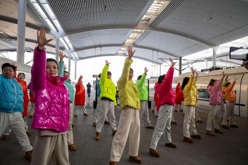 Treni ya mwendokasi ya Bustani ya Dunia ya Barafu na Theluji ya Harbin yaanza kutoa huduma mkoani Heilongjiang, China
