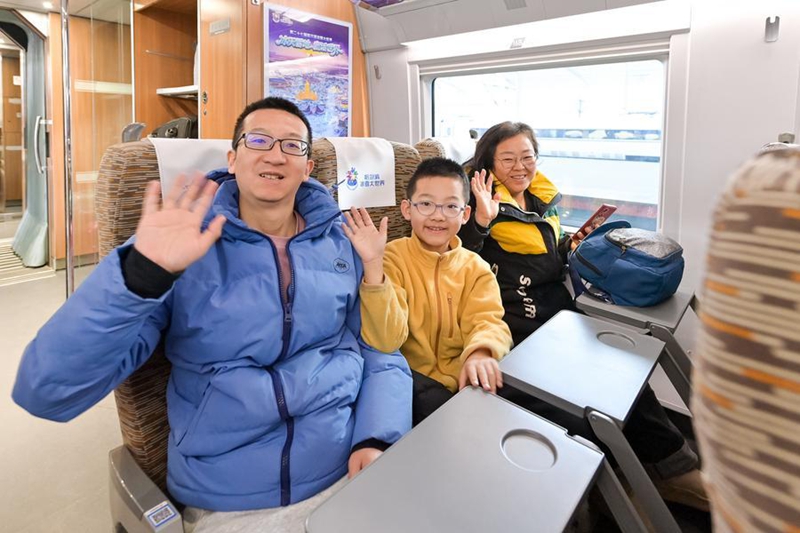 Treni ya mwendokasi ya Bustani ya Dunia ya Barafu na Theluji ya Harbin yaanza kutoa huduma mkoani Heilongjiang, China