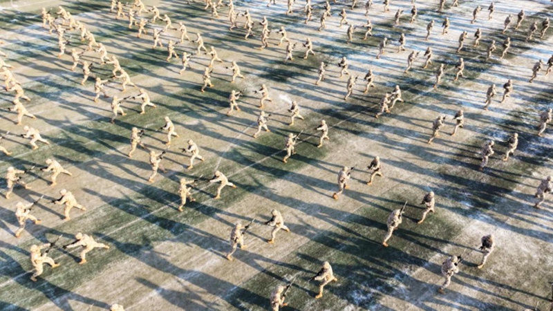 Brigedi ya jeshi la nchi kavu chini ya Kamandi ya Kijeshi ya Magharibi ya PLA ikifanya mafunzo ya mapambano ya karibu. (Picha/Xinhua)