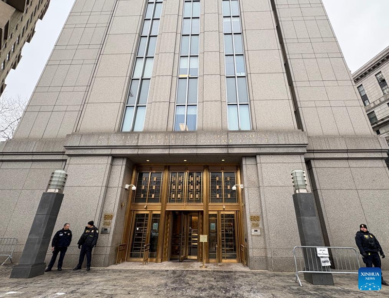 Picha hii iliyopigwa kwa simu ya mkononi ikionyesha mwonekano wa nje ya mahakama, ambapo Rais wa Venezuela Nicolas Maduro amepelekwa kushtakiwa, New York, Marekani, Januari 5, 2026. (Xinhua/Zhang Fengguo)