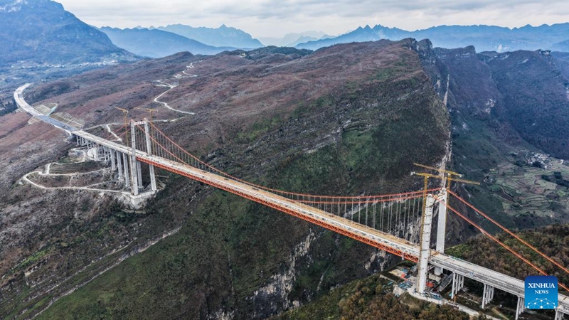 Daraja kubwa la Tianmen laendelea kujengwa katika Mkoa wa Guizhou wa China