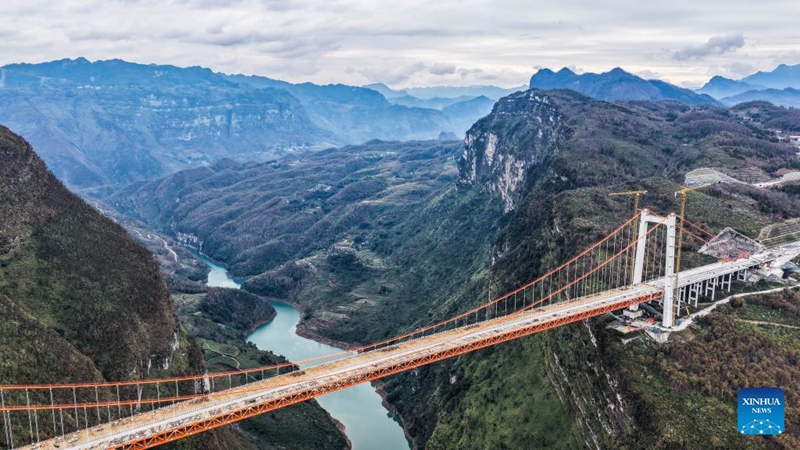 Daraja kubwa la Tianmen laendelea kujengwa katika Mkoa wa Guizhou wa China