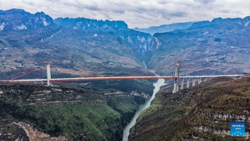 Daraja kubwa la Tianmen laendelea kujengwa katika Mkoa wa Guizhou wa China