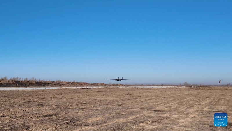 Picha hii iliyopigwa kwenye skrini ikionyesha ndege inayojiendesha ya usafirishaji wa mizigo ya "Tianma-1000" wakati wa usafiri wake wa kwanza, Januari 11, 2026. (Xinhua/Fu Ruixia)