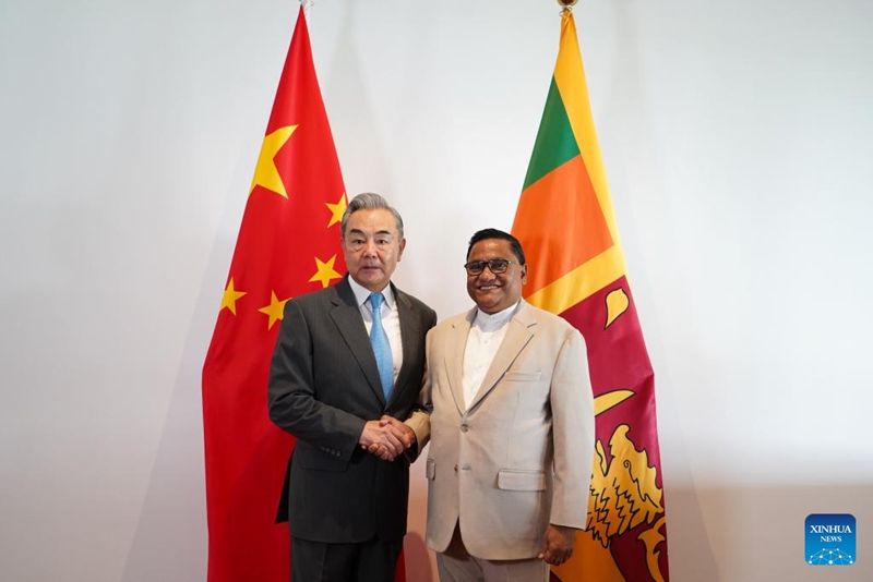 Waziri wa Mambo ya Nje wa China Wang Yi, ambaye pia ni mjumbe wa Ofisi ya Siasa ya Kamati Kuu ya Chama cha Kikomunisti cha China (CPC), akikutana na mwenzake wa Sri Lanka Vijitha Herath mjini Colombo, Sri Lanka, Januari 12, 2026. (Xinhua/Chen Dongshu)