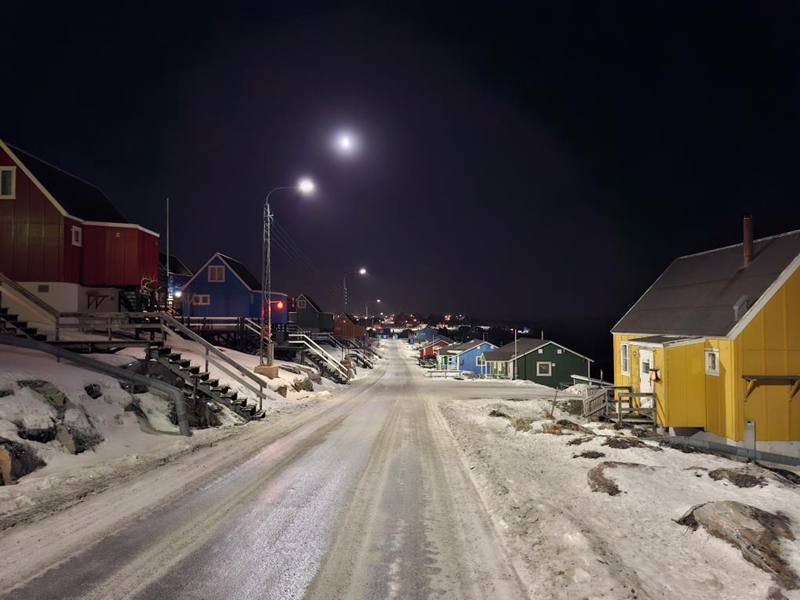 Picha hii iliyopigwa Januari 7, 2026 ikionyesha mandhari ya Aasiaat, Greenland, eneo linalojitawala la Denmark. (Picha na Zhang Quanwei/Xinhua)