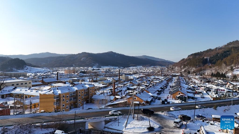 Picha ikionyesha mandhari ya majira ya baridi ya Mji mdogo wa Hengdaohezi katika Mji wa Hailin, Mkoa wa Heilongjiang, kaskazini mashariki mwa China, Januari 15, 2025. (Xinhua/Yang Zhe)
