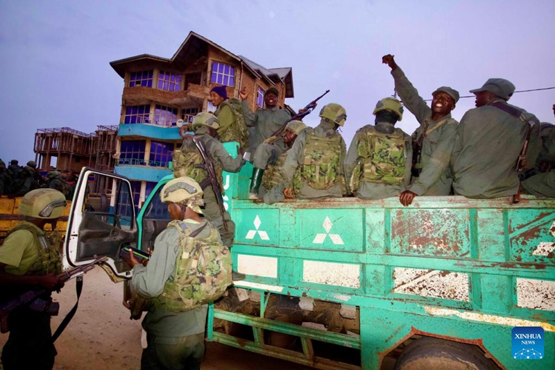 Askari wa kundi la waasi la Vuguvugu la Machi 23 (M23) wakionekana mjini Uvira, Jamhuri ya Kidemokrasia ya Kongo (DRC), Januari 17, 2026. (Str/Xinhua)