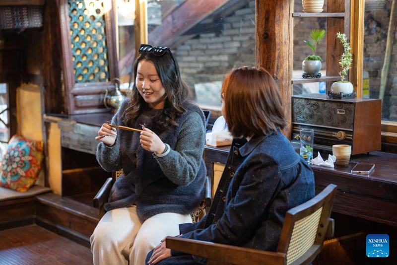 Mwanamuziki abadilisha nyumba ya zamani kuwa klabu ya muziki huko Lijiang mkoani Yunnan, China