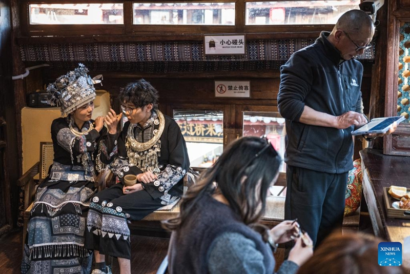 Mwanamuziki abadilisha nyumba ya zamani kuwa klabu ya muziki huko Lijiang mkoani Yunnan, China