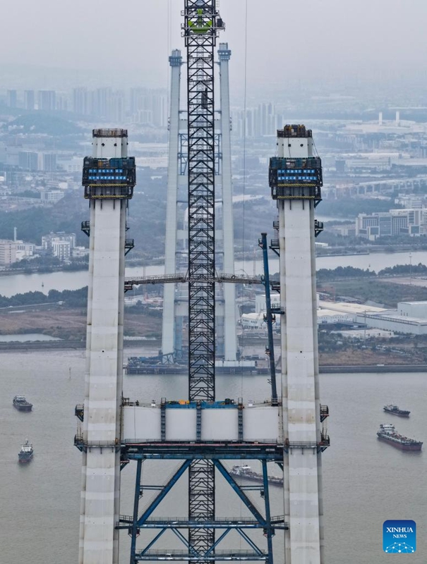 Ujenzi wa minara mikuu ya daraja kubwa la Shiziyang katika Mkoa wa Guangdong, China wavuka mita 300