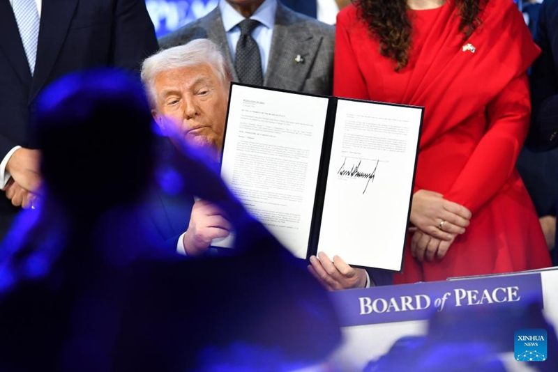 Rais wa Marekani Donald Trump ameanzisha Bodi ya Amani kwenye hafla ya kutia saini kwenye katiba ya bodi hiyo iliyofanyika wakati wa Jukwaa la Uchumi Duniani (WEF) 2026 mjini Davos, Uswisi, Januari 22, 2026. (Xinhua/Lian Yi)