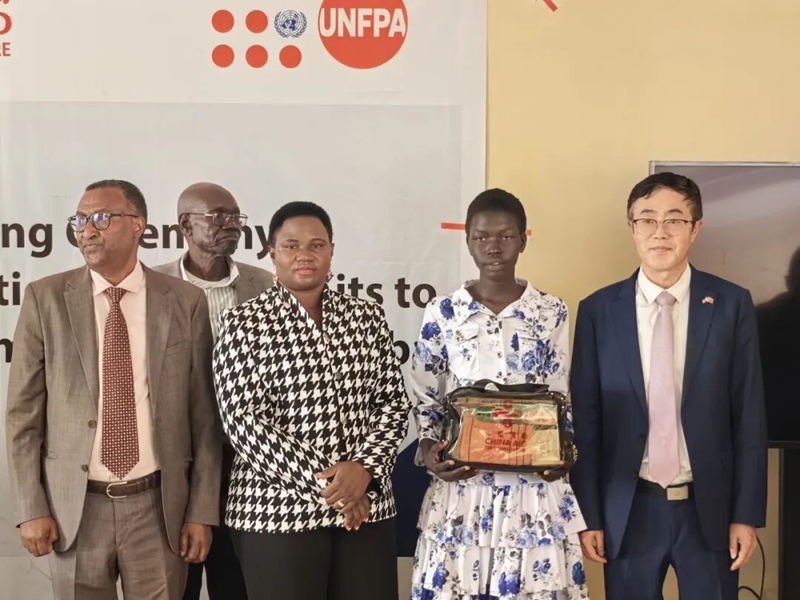 Ubalozi wa China nchini Sudan Kusini watoa msaada wa vifaa muhimu kwa wanawake na mabinti