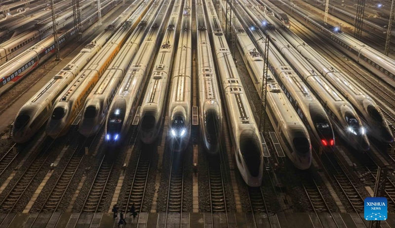 Picha iliyopigwa Februari 1, 2026 ikionyesha treni za mwendo-kasi zikiwa kwenye karakaka ya ukarabati, Guangzhou, Mkoa wa Guangdong, kusini mwa China. (Xinhua/Deng Hua)