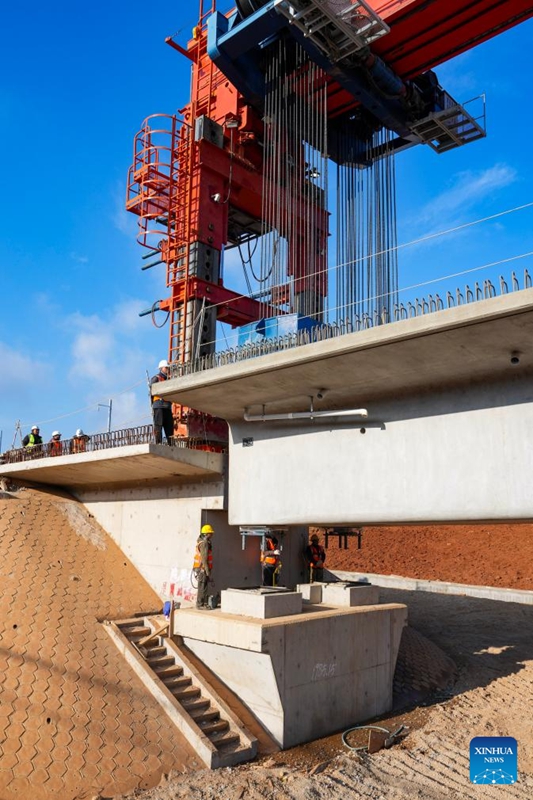 Ujenzi wa madaraja kwenye njia ya Reli ya Mwendo-Kasi ya Chongqing-Kunming, China wakamilika