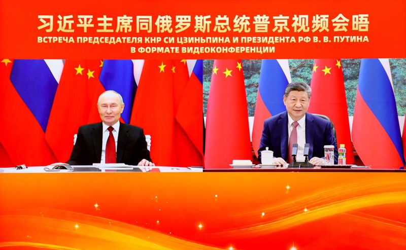 Rais wa China Xi Jinping akifanya mkutano wa mtandaoni na Rais wa Russia Vladimir Putin katika Jumba la Mikutano ya Umma mjini Beijing, mji mkuu wa China, Februari 4, 2026. (Xinhua/Liu Bin)