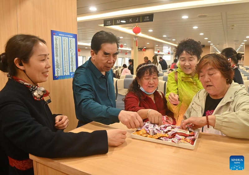 Meli ya abiria ya mwendo-kasi yenye siti 1,200 yaanza kutoa huduma katika Mji wa Beihai, Guangxi, China