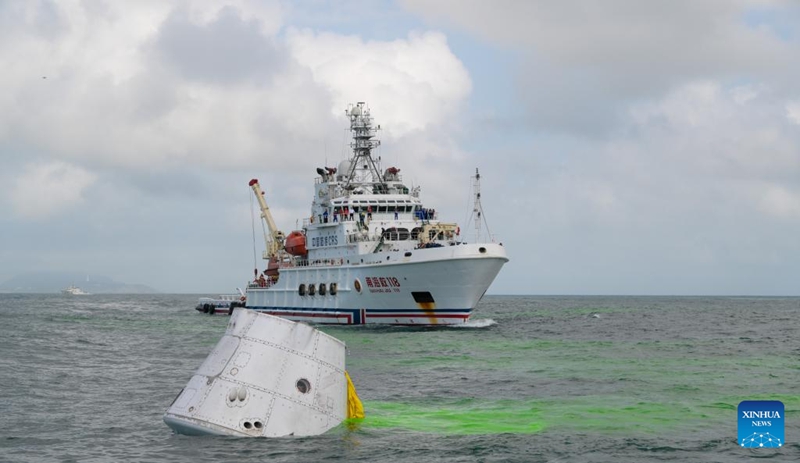 Picha hii iliyopigwa Februari 11, 2026 ikionyesha chombo cha kurudia kwa wanaanga cha Chombo cha Mengzhou cha anga ya juu cha kizazi kipya cha China kikiwa kwenye eneo la bahari lililopangwa katika majaribio ya usafiri . (Xinhua/Yang Guanyu)