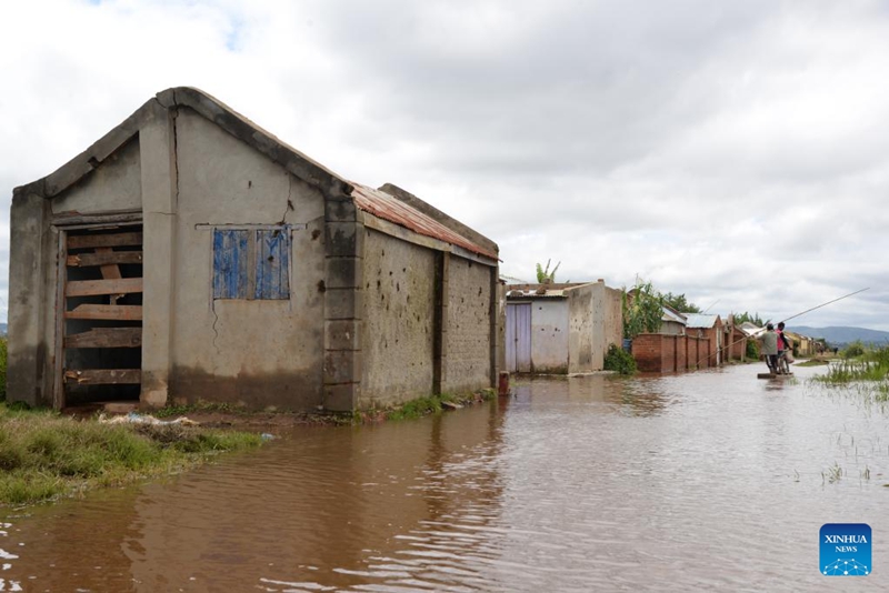 Nyumba zilizo kwenye maji zikionekana baada ya Kimbunga Gezani kupiga Antananarivo, mji mkuu wa Madagascar, Februari 12, 2026. (Picha na Sitraka Rajaonarison/Xinhua)