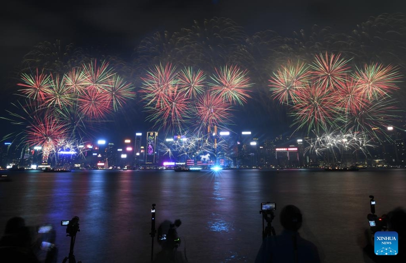 Hong Kong Yasherehekea Mwaka Mpya wa Jadi wa Farasi wa China kwa Maonyesho ya Fataki