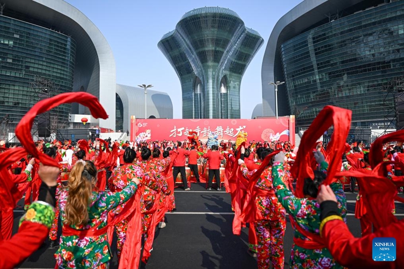 Tamasha la Shehuo lavutia hadhira kwa sanaa ya jadi katika Mji wa Urumqi, China