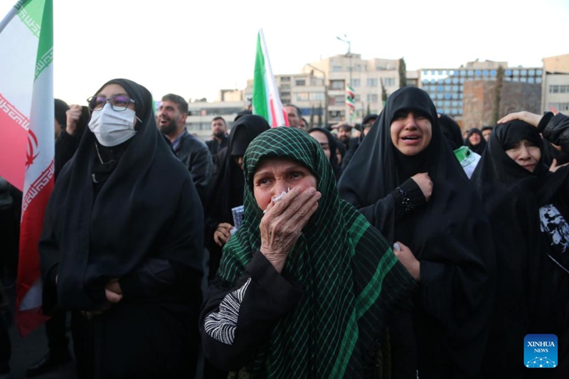 Watu wakusanyika kuomboleza kifo cha Kiongozi Mkuu wa Iran mjini Tehran