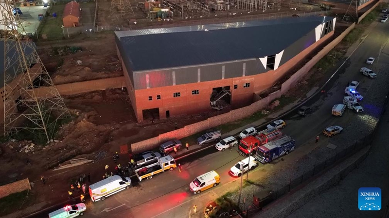 Picha iliyopigwa Machi 2, 2026 ikionyesha jengo lililoporomoka jijini Johannesburg, Afrika Kusini. (Xinhua/Chen Wei)