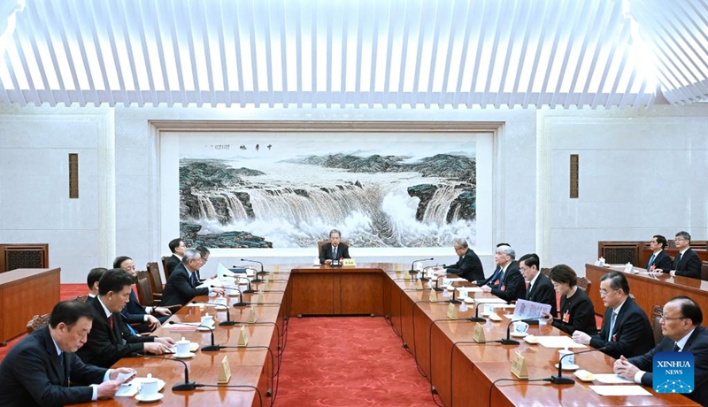 Zhao Leji, mwenyekiti wa kamati ya kudumu ya Bunge la Umma la China  akiongoza kikao cha 64 cha Baraza la Wenyeviti wa Kamati ya Kudumu ya Bunge la 14 la Umma kwenye Jumba la Mikutano ya Umma la Beijing, Machi 4, 2026. (Xinhua/Rao Aimin)