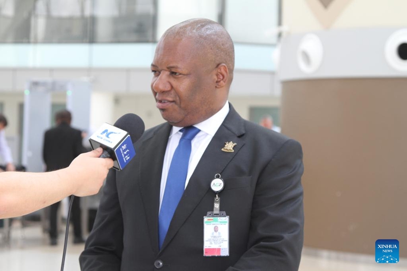 Tawanda Gusha, afisa mtendaji mkuu wa Kampuni ya Viwanja vya Ndege ya Zimbabwe, akizungumza na Shirika la Habari la China, Xinhua kwenye mahojiano katika Uwanja wa Ndege wa Kimataifa wa Robert Gabriel Mugabe, Harare, Zimbabwe, Machi 5, 2026. (Picha na Tafara Mugwara/Xinhua)