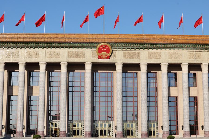 Picha hii iliyopigwa Machi 9, 2026 ikionyesha Jumba la Mikutano ya Umma la Beijing kabla ya kikao cha pili cha wajumbe wote cha mkutano wa nne wa Bunge la 14 la Umma la China (NPC) mjini Beijing.  . (Xinhua/Jin Liwang)