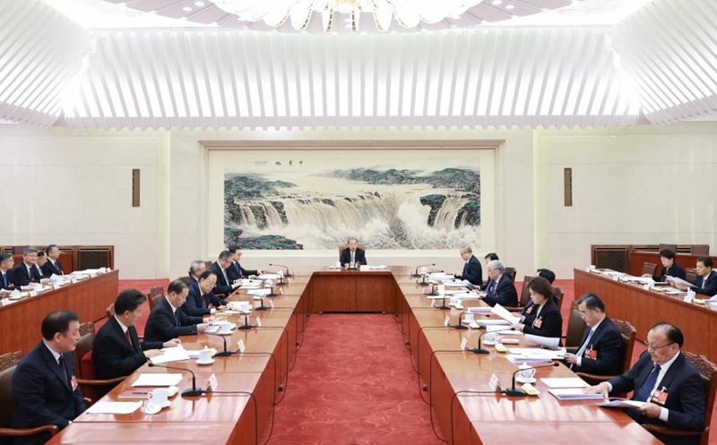 Zhao Leji, mwenyekiti mtendaji wa tume ya utendaji wa mkutano wa nne wa Bunge la 14 la Umma la China (NPC) na mwenyekiti wa Kamati ya Kudumu ya Bunge hilo la Umma, akiongoza kikao cha pili cha wenyeviti watendaji wa tume hiyo katika Jumba la Mikutano ya Umma la Beijing, Machi 11, 2026. (Xinhua/Wang Ye)