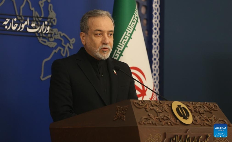 Waziri wa Mambo ya Nje wa Iran Seyed Abbas Araghchi akizungumza kwenye mkutano wa wiki na waandishi wa habari mjini Tehran, Iran, Machi 16, 2026. (Xinhua/Shadati)