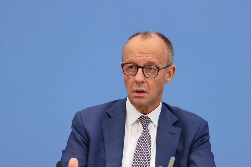 Chansela wa Ujerumani Friedrich Merz akizungumza kwenye mkutano wake na waandishi wa habari wa majira ya joto mjini Berlin, Ujerumani, Julai 18, 2025. (Xinhua/Li Hanlin)
