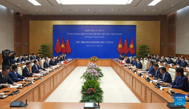 Waziri wa Mambo ya Nje wa China Wang Yi, ambaye pia ni mjumbe wa Ofisi ya Siasa ya Kamati Kuu ya Chama cha Kikomunisti cha China, na Naibu Waziri Mkuu wa Vietnam Bui Thanh Son wakiongoza kwa pamoja mkutano wa 17 wa Kamati ya Uongozi wa  Ushirikiano wa Pande Mbili wa China na Vietnam mjini Hanoi, Vietnam, Machi 17, 2026. (Xinhua/Hu Jiali)