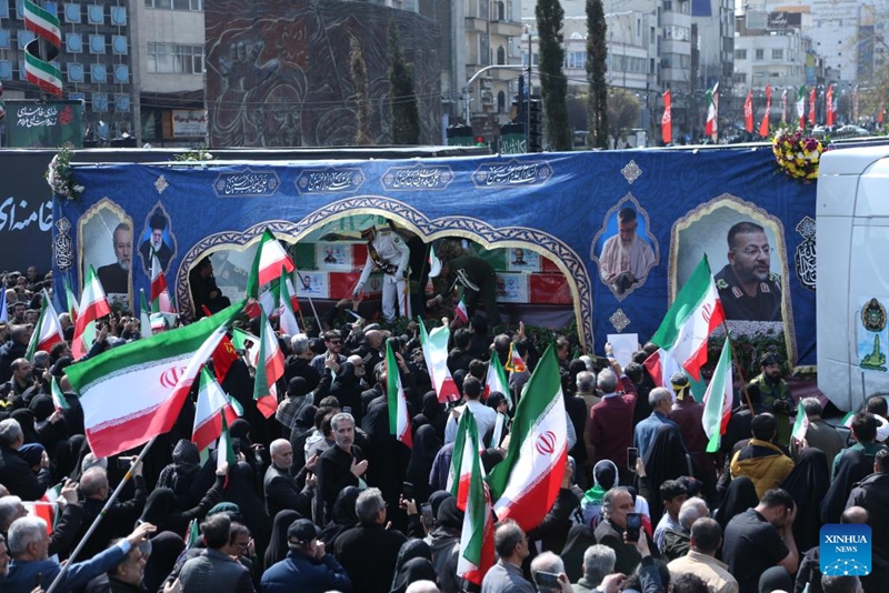 Iran yafanya mazishi kwa askari wa meli ya kivita iliyozama, afisa mkuu wa usalama na kamanda wa kikosi cha Basij