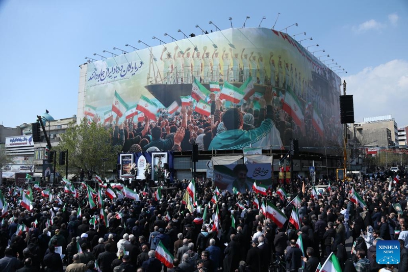 Iran yafanya mazishi kwa askari wa meli ya kivita iliyozama, afisa mkuu wa usalama na kamanda wa kikosi cha Basij