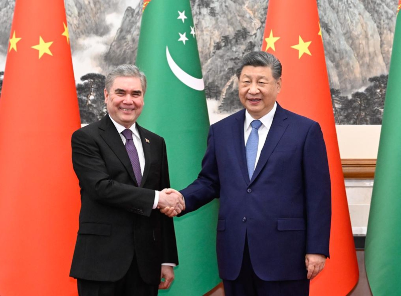 Rais wa China Xi Jinping akikutana na Kiongozi wa kitaifa wa watu wa Turkmen na Mwenyekiti wa Baraza la Umma (Halk Maslahaty) la Turkmenistan Gurbanguly Berdimuhamedov, ambaye yuko katika ziara ya kirafiki nchini China, kwenye Jumba la Kuwapokea Wageni wa Kitaifa la Diaoyutai mjini Beijing, Machi 18, 2026. (Xinhua/Shen Hong)